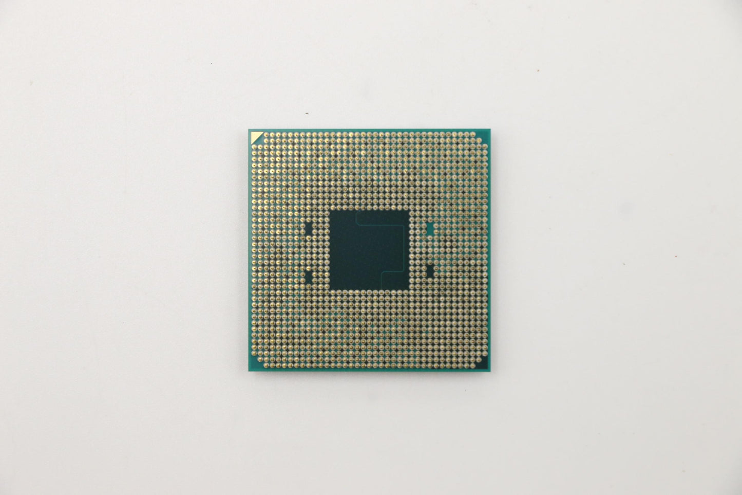 Lenovo Sp Amd Ryzen3 Pro 3200Ge 4C - 5SA0U56076
