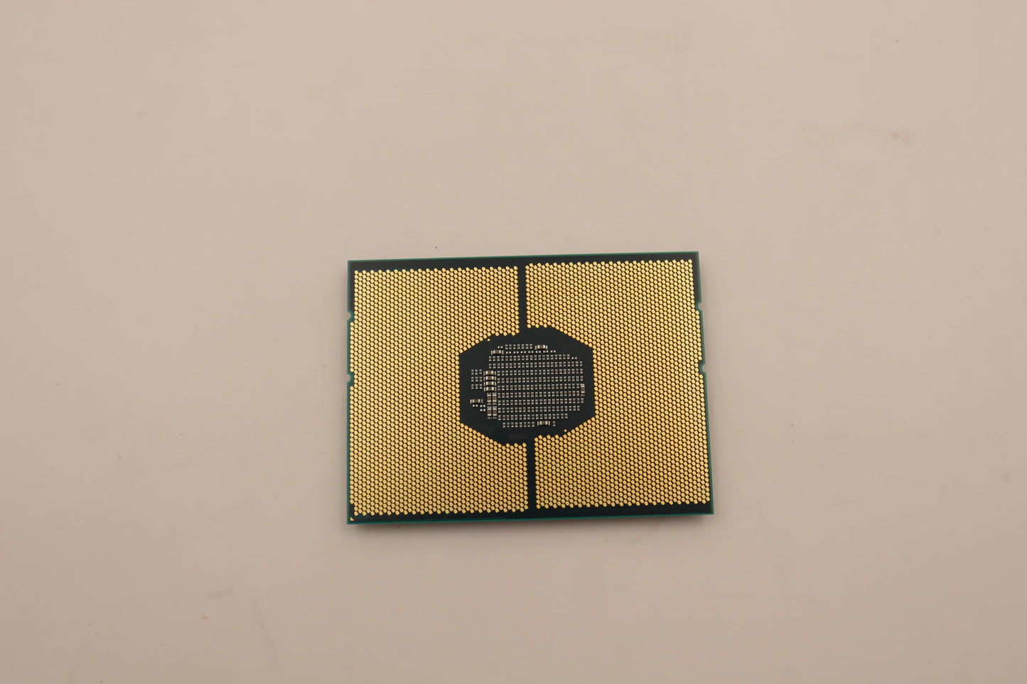 Lenovo Xeon Br 3206R 1.9G 8C 85W - 5SA0U56145