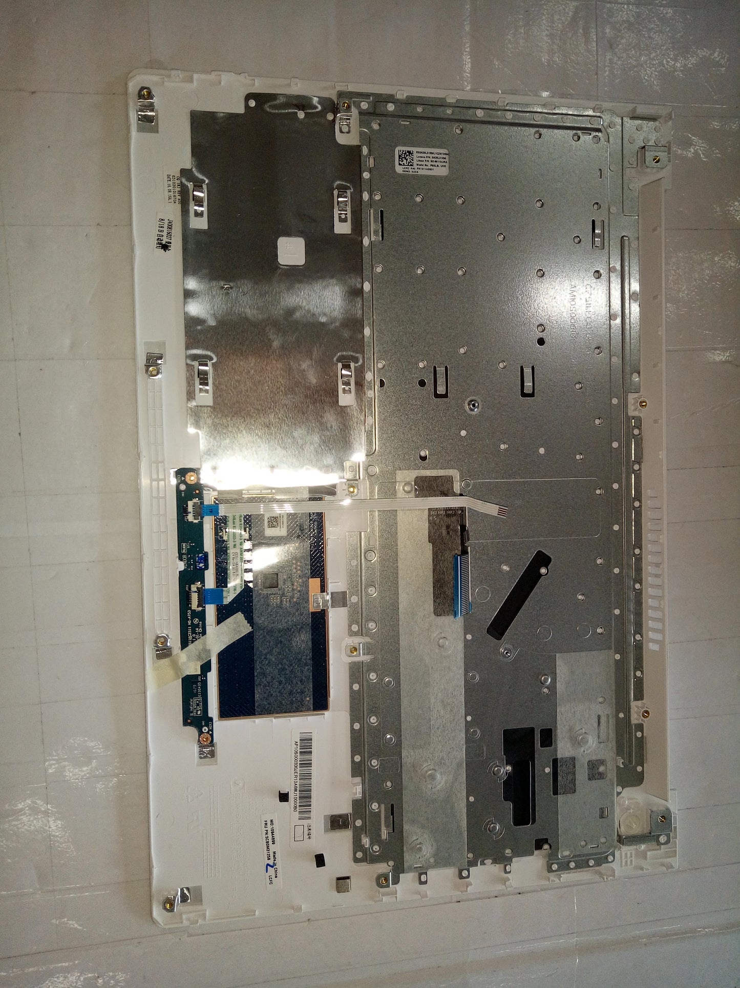 Lenovo Logic Upper Assembly Bl Wht Uk - 5CB0M31258