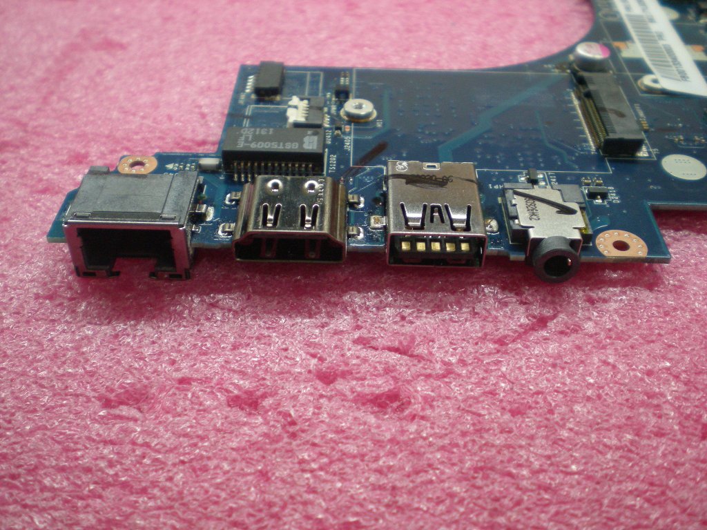 Lenovo Bdplanar W8P,I3-4010U,Uma,Tpm - 04X5104