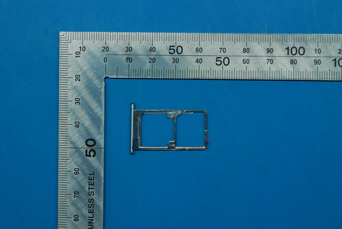 Lenovo Pb1-750M Sim Tray_Eb And*11448 - 5M88C03735