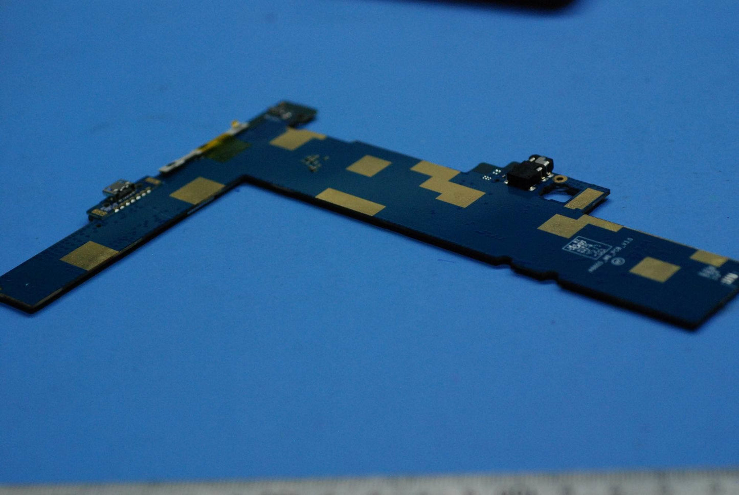 Lenovo Tb3-X701 Id Mb_32G3G And*Hq316 - 5B28C10105