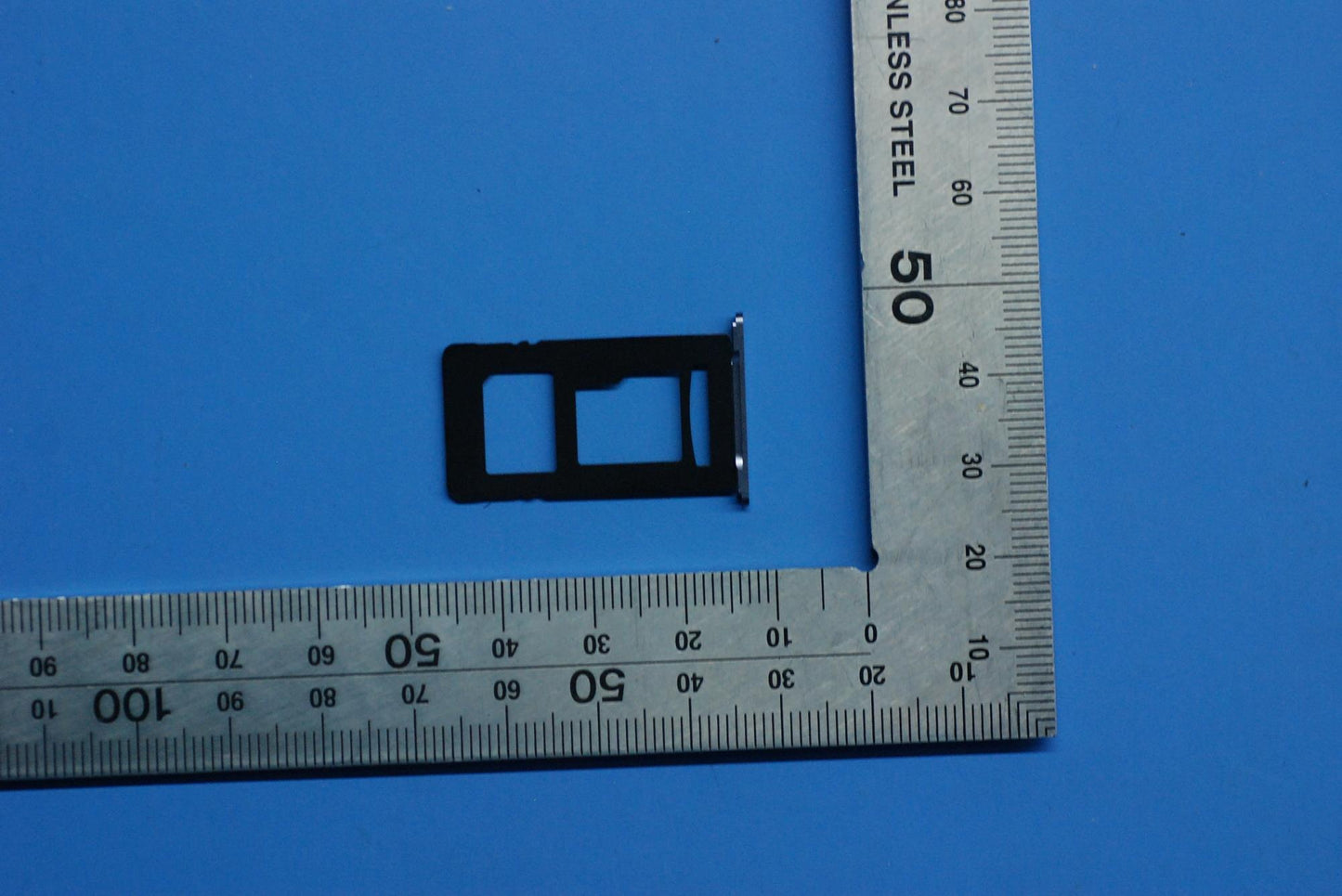Lenovo Pb2-650 T-Card Tray_Gr And*715 - 5M88C06451