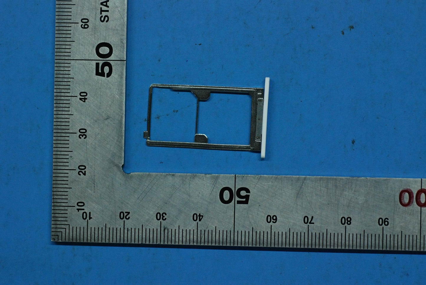 Lenovo Tb-7703X Sim Tray_Wh And*11685 - 5M88C06133