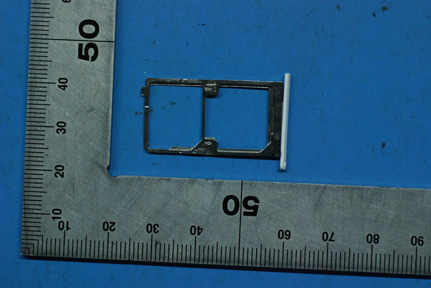 Lenovo Tb-7703X Sim Tray_Wh And*11685 - 5M88C06133
