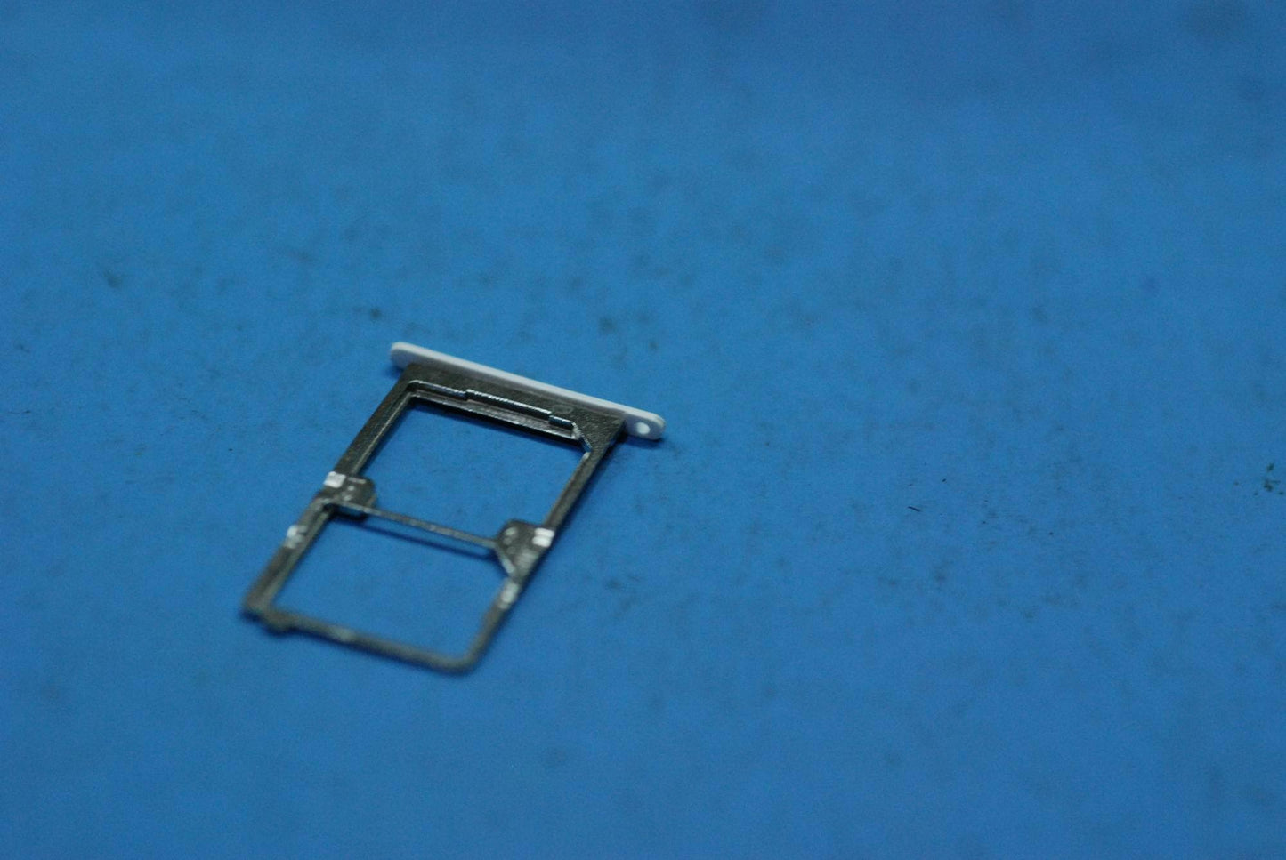 Lenovo Tb-7703X Sim Tray_Wh And*11685 - 5M88C06133