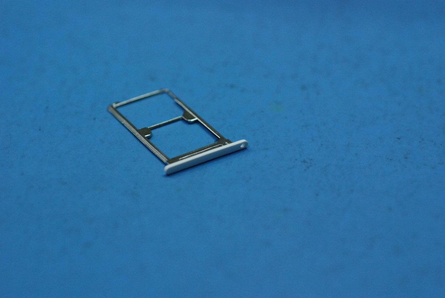 Lenovo Tb-7703X Sim Tray_Wh And*11685 - 5M88C06133