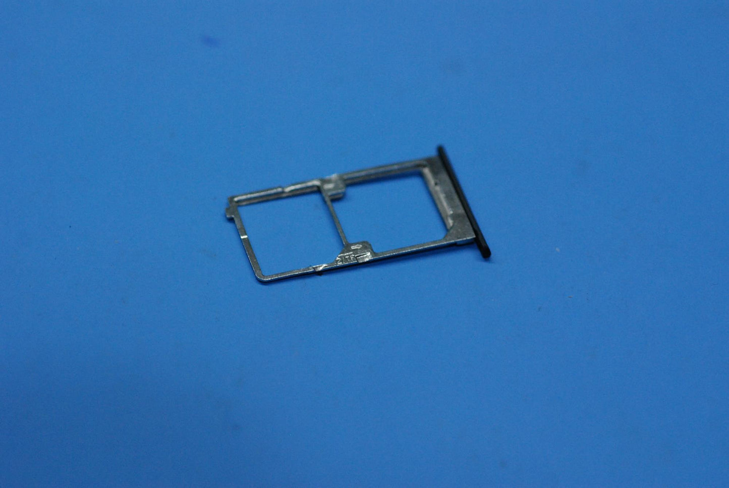 Lenovo Tb-7703X Sim Tray_Bk And*11685 - 5M88C06132