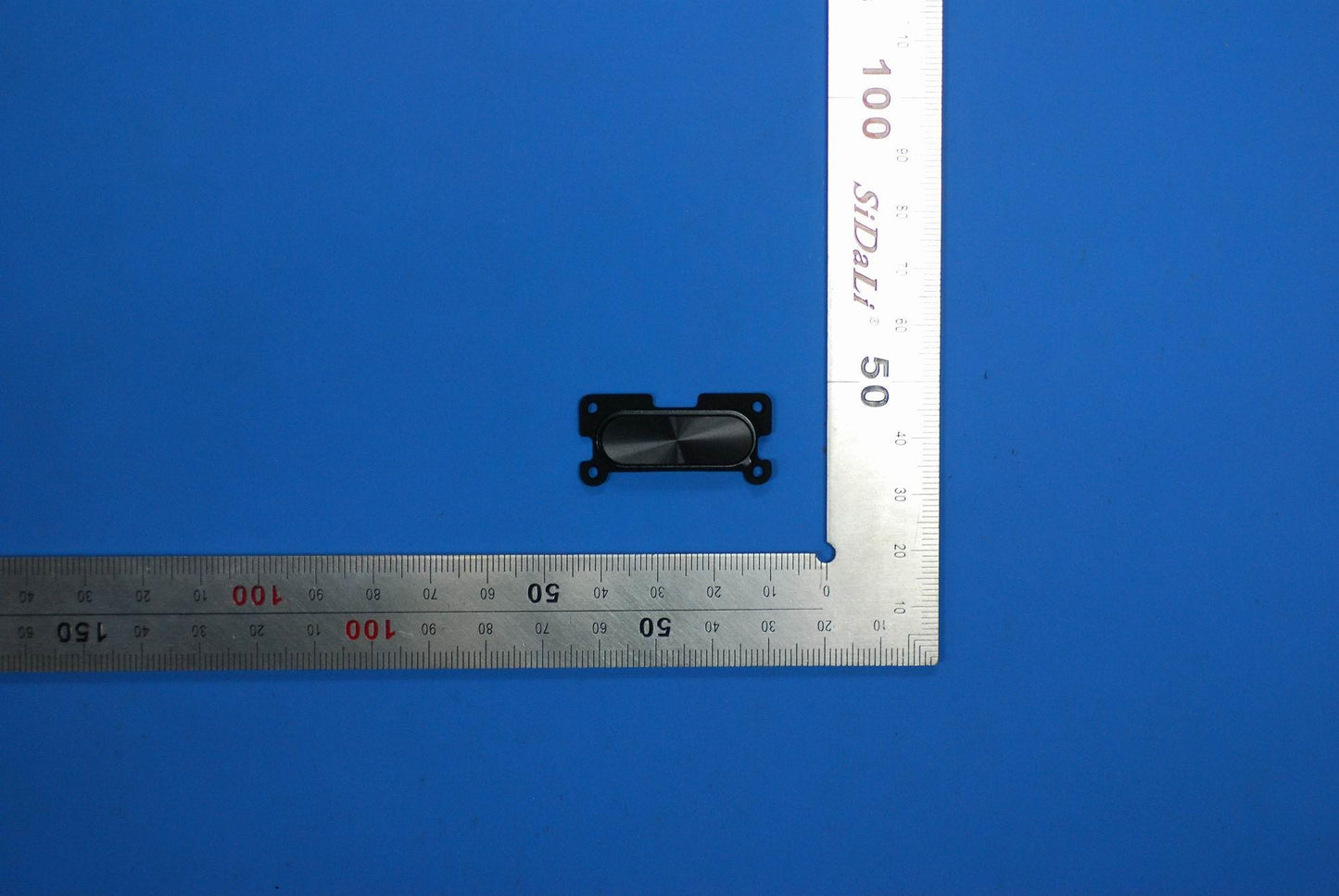 Lenovo Blade2-13W_Open_Button_Black_L - SB69A6N0C6