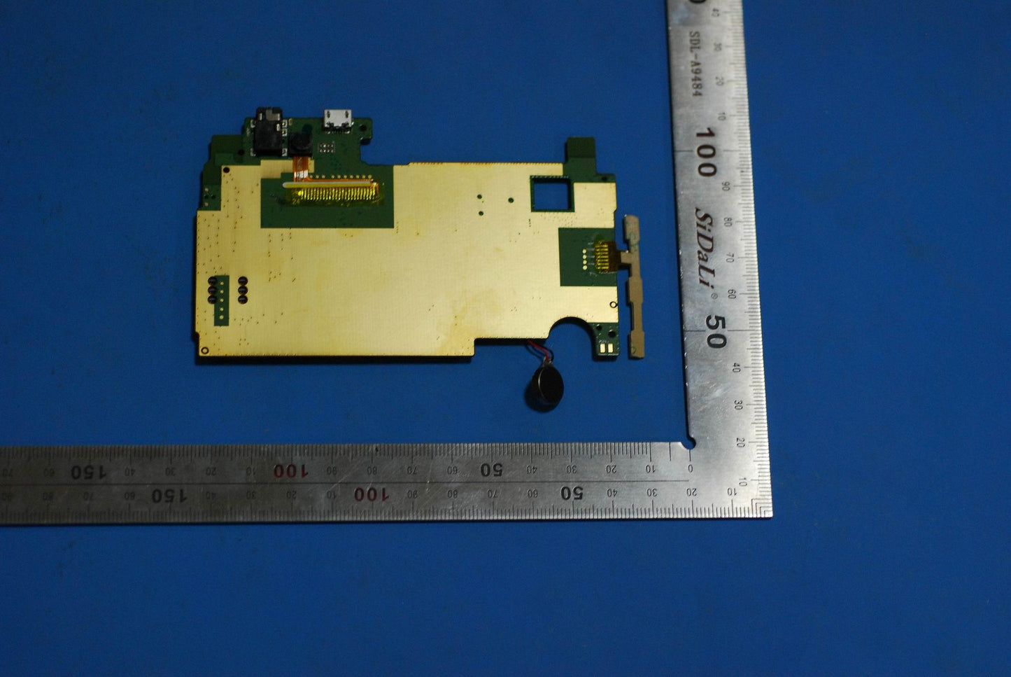 Lenovo A3300 Row Wcdma+8G Mb And*Hq31 - 5B29A6N3TR