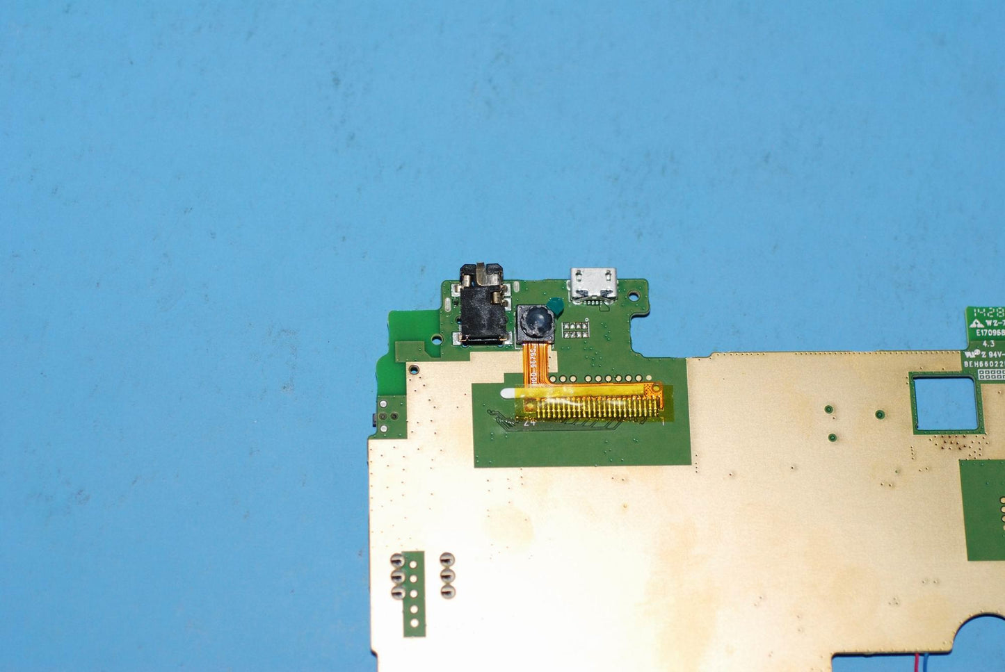 Lenovo A3300 3G_V+8G Mb(My) And*Hq316 - 5B29A6N3TT